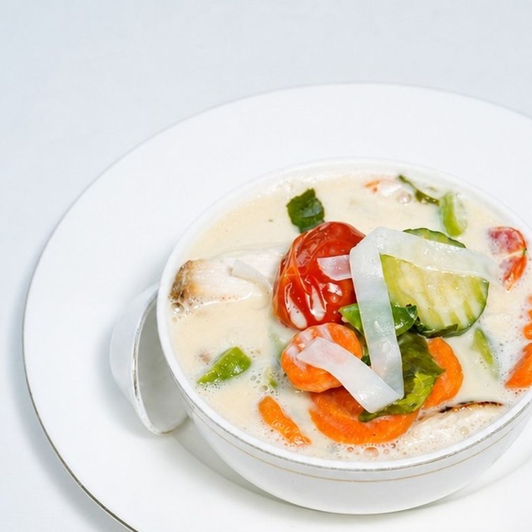 Zupa Tom Kha z warzywami